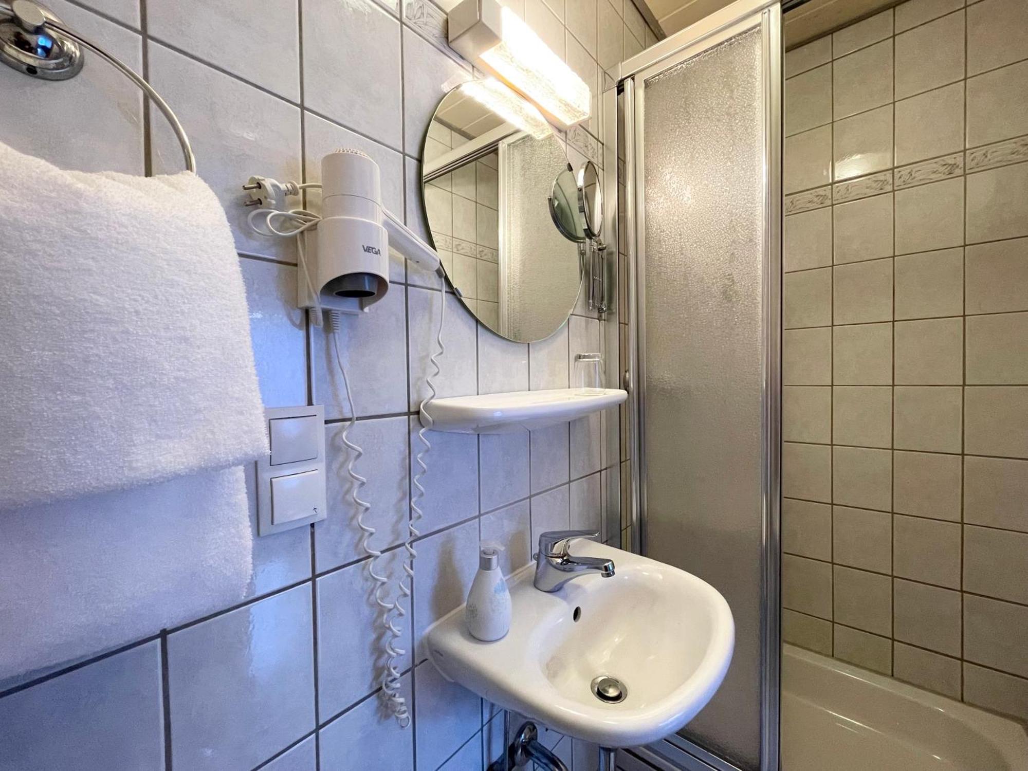 Hotel-Pension Hommen Koblenz  Bagian luar foto